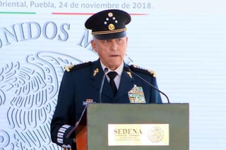 El exsecretario de la Defensa Nacional, Salvador Cienfuegos Zepeda, que fue detenido en Estados Unidos por presuntos cargos de narcotráfico, negocia con la Fiscalía de Nueva York declararse culpable.  (ARCHIVO)
