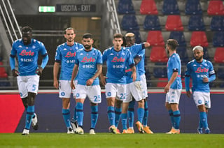 Tras no viajar para su duelo ante Juventus por tener aislados a sus jugadores, Napoli perdió el juego 3-0 en la mesa, y también le quitaron un punto. (ESPECIAL)