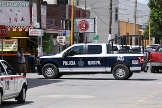 Elementos de la DSPM de Lerdo y de la Policía Estatal arribaron al lugar para atender el reporte. (EL SIGLO DE TORREÓN)