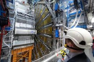 Un detector de partículas subatómicas, diseñado y fabricado en la Universidad Nacional Autónoma de México (UNAM), formará parte del programa internacional 'Gran Colisionador de Hadrones' (LHC), que está en búsqueda de conocer los orígenes del Universo. (ARCHIVO) 