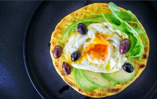 Incluir un huevo en la primera comida podría ayudar a la pérdida de peso, debido a las propiedades nutricionales que tiene este alimento. (AGENCIAS)