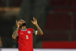 Arturo Vidal metió los dos goles de Chile, en el triunfo 2-0 sobre Perú. (ESPECIAL)