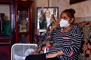 La vida de Ana María Ramírez cambió totalmente en esta contingencia sanitaria. Cada que sale de su recámara rumbo al hospital, se despide de su pequeño hijo. (ERICK SOTOMAYOR/EL SIGLO DE TORREÓN)