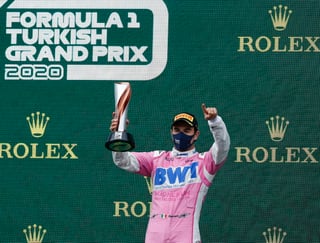 El mexicano Sergio Pérez (Racing Point), que acabó segundo este domingo el Gran Premio de Turquía, el decimocuarto del Mundial de Fórmula Uno, logrando el mejor resultado de la historia de su equipo, declaró que fue una carrera 'muy loca', en la que, con 'una vuelta más' se 'hubiera quedado sin neumáticos'. (EFE)