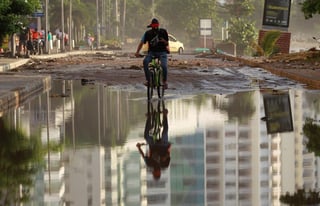 Todavía supone riesgo de 'inundaciones repentinas potencialmente catastróficas y deslizamientos de lodo en partes de América Central durante uno o dos días', advirtió el NHC. (EFE)