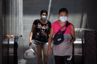 La Comisión Nacional de Sanidad de China informó hoy de que el país asiático diagnosticó 8 nuevos casos del COVID-19 este martes, de los que 7 son 'importados' desde otros países y uno es un contagio local detectado en la ciudad nororiental de Tianjin. (ARCHIVO)