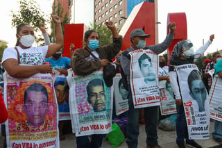 Antonio Tizapa, padre de uno de los 43 estudiantes de la escuela de Ayotzinapa desaparecidos en 2014, dijo este martes que no confía en que México juzgue al exministro de Defensa Salvador Cienfuegos, preso en Estados Unidos (EUA) y quien será devuelto a su país tras un acuerdo entre las dos naciones. (ARCHIVO)