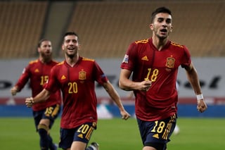 Ferrán Torres (d) anotó tres tantos, en la paliza de España 6-0 sobre Alemania, en la Liga de Naciones de la UEFA. (EFE)