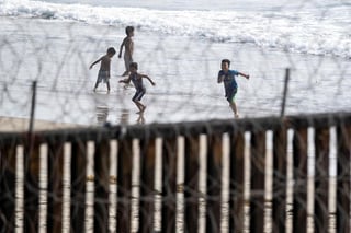 Un juez federal estadounidense ordenó este miércoles al Gobierno del presidente Donald Trump que deje de expulsar a niños migrantes no acompañados detenidos en la frontera. (ARCHIVO) 