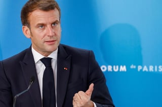 El presidente francés, Emmanuel Macron, pidió este jueves por videoconferencia a su homólogo azerbaiyano, Ilham Aliyev, y al primer ministro armenio, Nikol Pashinián, que retomen las negociaciones 'de buena fe'. (ARCHIVO) 