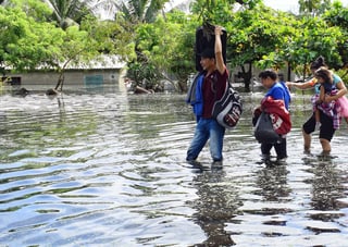 El país ha sufrido intensas lluvias desde el domingo, cuando Iota, como categoría 5, se acercaba. (EFE) 