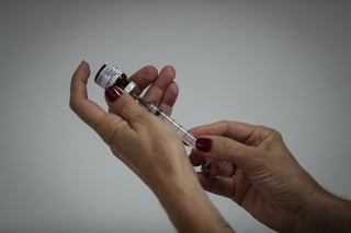 La empresa privada Clinical Research Institute (CRI) de Saltillo, esta en espera de la autorización del laboratorio CanSino Biologics, para reanudar la próxima semana con la aplicación de la vacuna experimental contra el COVID-19; esto luego de aplicación de la vacuna a los primeros cinco voluntarios durante el pasado lunes 16 de noviembre. (ARCHIVO)