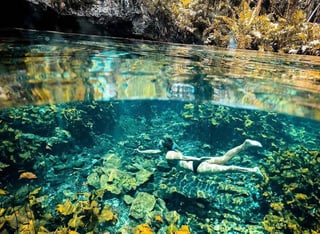 Los cenotes son pozos de agua que los mayas consideraban lugares sagrados para contactar dioses. (Instagram @cenotesdosojos)