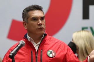 El presidente nacional del Partido Revolucionario Institucional (PRI), Alejandro Moreno Cárdenas, exhortó a todos los partidos políticos a otorgar una de cada tres candidaturas a los jóvenes, menores de 35 años.
(ARCHIVO)