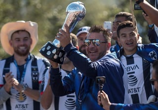 Duilio Davino, presidente deportivo de Monterrey, puso las cosas en claro y dentro de esas cosas está que el futuro de Antonio Mohamed como técnico del equipo, no está seguro. (ARCHIVO)