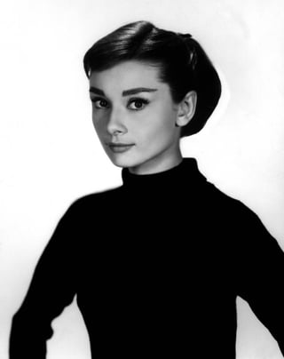 La publicación también menciona el suéter negro de cuello alto que utilizó Hepburn en una escena de Funny Face
(1957) en la que interpreta a “Jo Stockton”, bailando ante el submundo intelectual de la llamada Ciudad Luz. (ESPECIAL)
