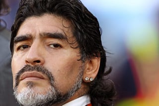 Endiosado, amado, venerado, admirado y respetado, pero también juzgado, criticado y cuestionado: todo eso, y mucho más fue Diego Armando Maradona, el hombre que falleció este miércoles, pero que se volvió un mito en vida gracias al fútbol y a su personalidad. (ARCHIVO)

