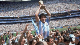 Este miércoles se ha dado a conocer la muerte del futbolista Diego Armando Maradona y con ello se va una de las grandes leyendas del balompié mundial.  (ESPECIAL) 