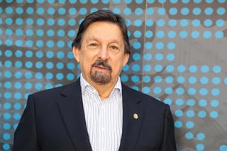 El senador Napoleón Gómez Urrutia informó a través de sus redes sociales que dio positivo a CCOVID-19. (ARCHIVO)