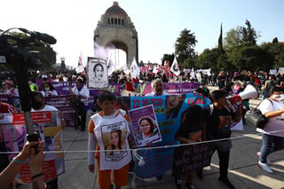 La marcha por el 25N para demandar la erradicación de la violencia contra las mujeres, llegó al Zócalo de la Ciudad de México. (EL UNIVERSAL)