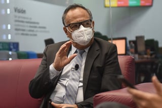 Salvador Chavarría, director de la Facultad de Medicina de UAdeC, indicó que el dióxido puede causar daños en el organismo. (JESÚS GALINDO)