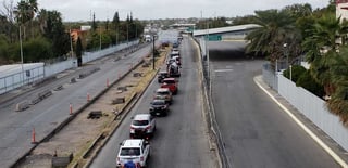 Pese a las restricciones entre ambos países, la movilidad de automovilistas no se ha detenido en la frontera de EUA con México.