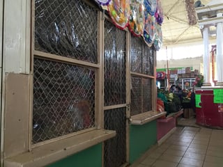 El tradicional mercadito navideño podría montarse al interior del Mercado Donato Guerra en Lerdo. (GUADALUPE MIRANDA)