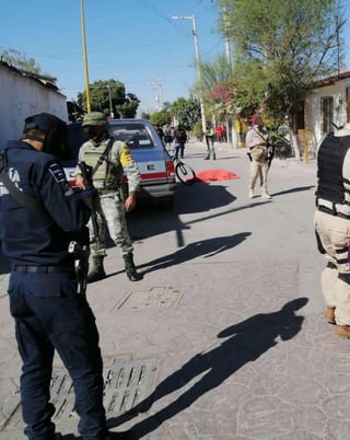 Elementos de la Dirección de Seguridad y Protección Ciudadana, Policía Estatal y del Ejército Mexicano resguardaron el área. (EL SIGLO DE TORREÓN)