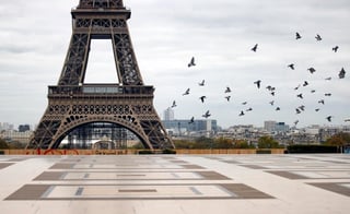 La Torre Eiffel anunció este martes que reabrirá las puertas a partir del 16 de diciembre y que ya es posible reservar las entradas. (ARCHIVO) 