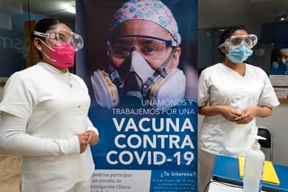 Ebrard aseguró que la vacunación contra COVID-19 está por iniciar en México durante este mes de diciembre. (ARCHIVO)