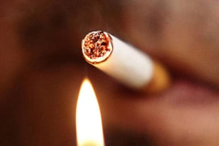 El Ayuntamiento de San Francisco (California, EUA) ha decidido prohibir a sus vecinos fumar tabaco en casa si viven en edificios de tres o más apartamentos para evitar los efectos del humo en terceros, pero les sigue permitiendo fumar marihuana. (ESPECIAL) 