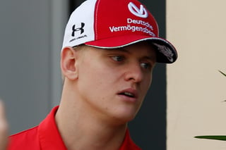 Michael Schumacher, debutará el año que viene en la máxima categoría del automovilismo con la escudería estadounidense Haas. (ARCHIVO)