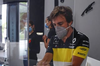 El piloto Fernando Alonso, en la preparación de su retorno a la Fórmula Uno la próxima temporada, participará con Renault en los test del día 15 de diciembre en el circuito de Yas Marina, en Abu Dabi. (ARCHIVO)