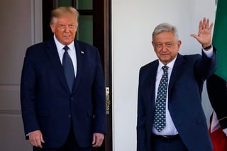 López Obrador dijo que en su viaje a Washington en julio habló con Trump y el vicepresidente Mike Pence y que “ellos ayudaron y facilitaron a que México fuese tomado en cuenta y contara con la vacuna”. (ARCHIVO)