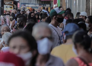 Brasil superó este viernes la marca de 6.5 millones de infectados por el nuevo coronavirus, después de que registrara 46,884 nuevos contagios en las últimas 24 horas, según informó el Ministerio de Salud. (ARCHIVO)
