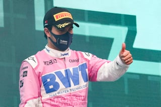 El mexicano Sergio Pérez (Racing Point), que este viernes marcó el tercer tiempo en los entrenamientos libres para el Gran Premio de Sakhir, el penúltimo del Mundial de Fórmula Uno, manifestó en Baréin que es 'optimista' y que cree que pueden 'aspirar a un gran resultado'. (ARCHIVO)
