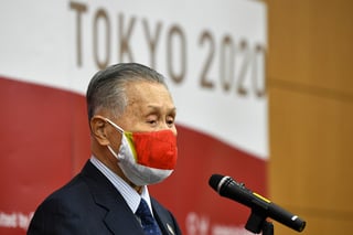 El presidente de Tokio 2020, Yoshiro Mori, ofrece un discurso tras el inicio de una sesión plenaria sobre los costos adicionales de demorar la cita olímpica al próximo año. (AP)