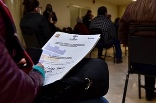 Entregan 40 nuevas escrituras de viviendas a familias de diversos sectores de Torreón.