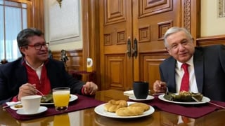 El mandatario detalló que desayunó con el senador zacatecano para conversar sobre las iniciativas que se tienen de fin de año. (ESPECIAL)