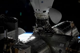 La cápsula Dragon se acopló de manera automática a la estación espacial (ESPECIAL) 