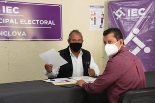 Edgar Ricardo Ávila Villarreal, radiólogo del Instituto Mexicano del Seguro Social (IMSS), licenciado en administración de empresas y activista social, se presentó ante el comité municipal del Instituto Electoral de Coahuila (IEC) para participar en la contienda de el próximo año.