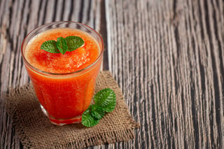 El jugo de papaya con sábila es un remedio efectivo contra las úlceras pépticas. (ARCHIVO)