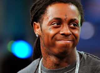 El rapero Lil Wayne se declaró culpable el viernes por un cargo federal por posesión de un arma siendo un exconvicto surgido una revisión de 2019 a un avión privado en la zona de Miami. (ESPECIAL) 
