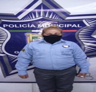 Patrulleros de la Policía Municipal detuvieron a una guardia de seguridad por agresiones.