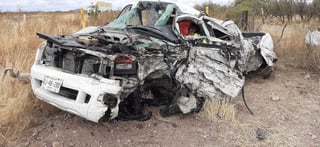 El accidente ocurrió el viernes sobre la carretera que conduce del Chicharrona a Cuencamé. (EL SIGLO DE TORREÓN)