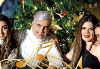 La familia Fernández canta el tema Blanca Navidad.