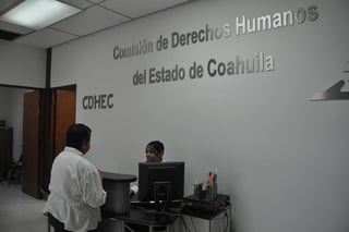 La Comisión de Derechos Humanos en Coahuila (CDHEC) calificó como excesiva la petición de la publicación de los nombres de personas sentenciadas por feminicidio, al señalar que ésta podría recaer en una violación a los derechos humanos.(ARCHIVO)