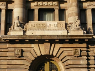  Luego de que la Cámara de Diputados aplazara hasta inicios del 2021 la discusión y votación de la reforma en materia de captación de divisas, el Banco de México (Banxico) reconoció la respuesta del Congreso para un diálogo. (ARCHIVO)