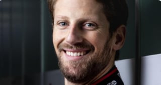  El piloto francés Romain Grosjean, que sufrió un accidente en el Gran Premio de Baréin de F1, fue operado este martes del pulgar derecho, informó él mismo en las redes sociales.
