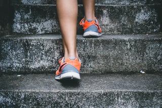 Comprobar tu estado de salud es básico, y según un nuevo método, las escaleras pueden ser un indicador de cómo te encuentras en este momento. (ESPECIAL)
